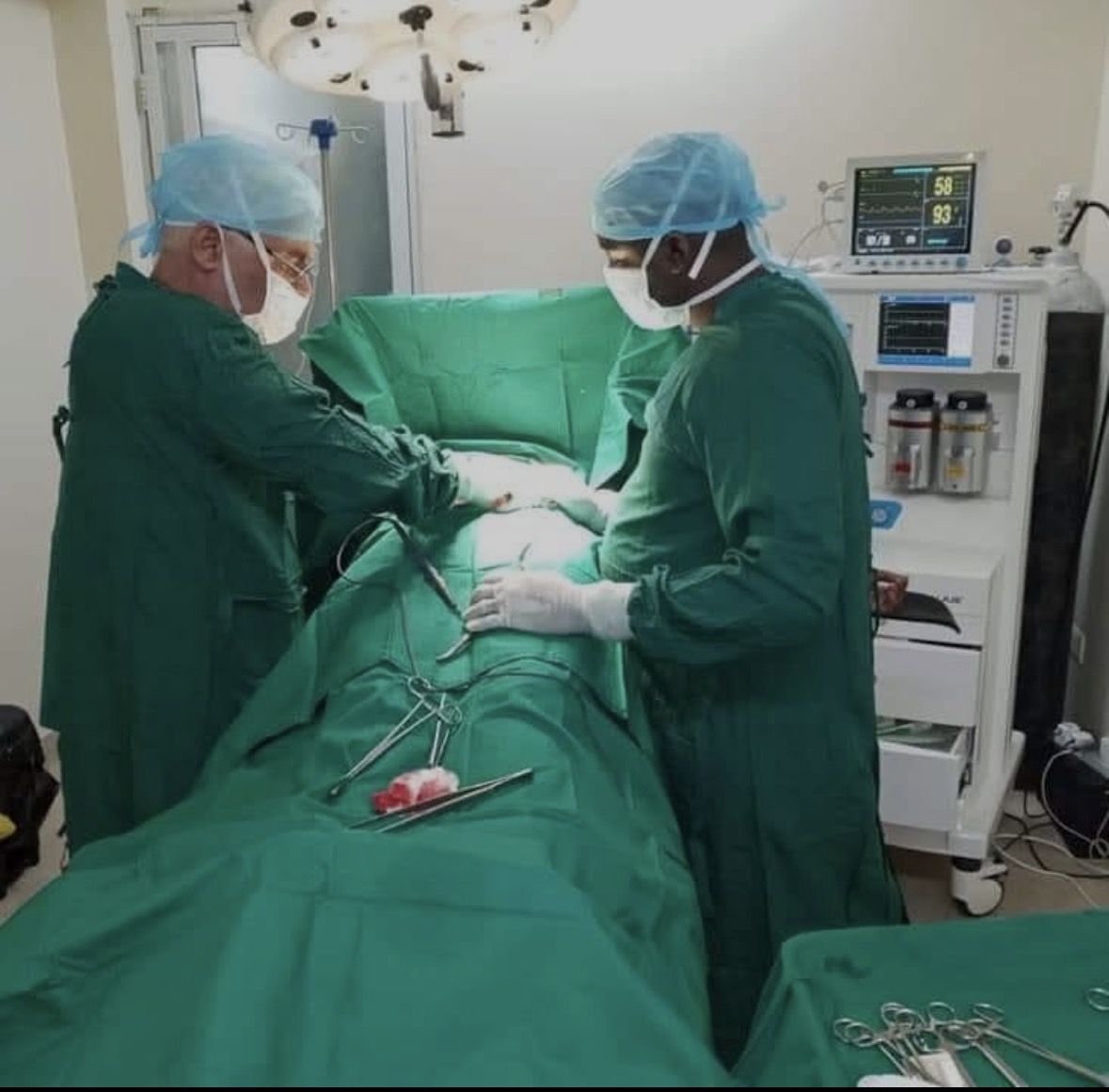 Glenfin Donholm Hospital surgical team performing an operation